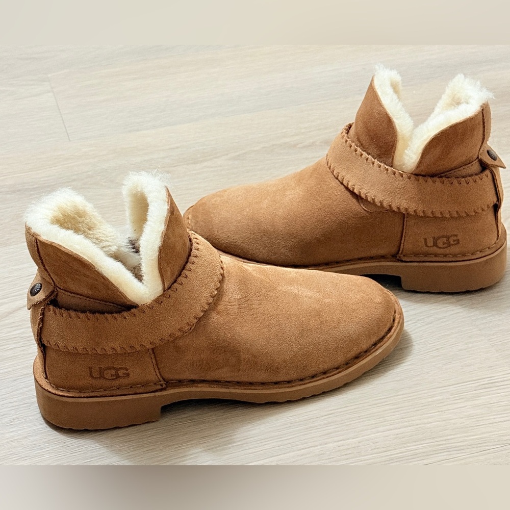 UGG Classic Mini Chestnut Sheepskin Suede Boots Women Size 7